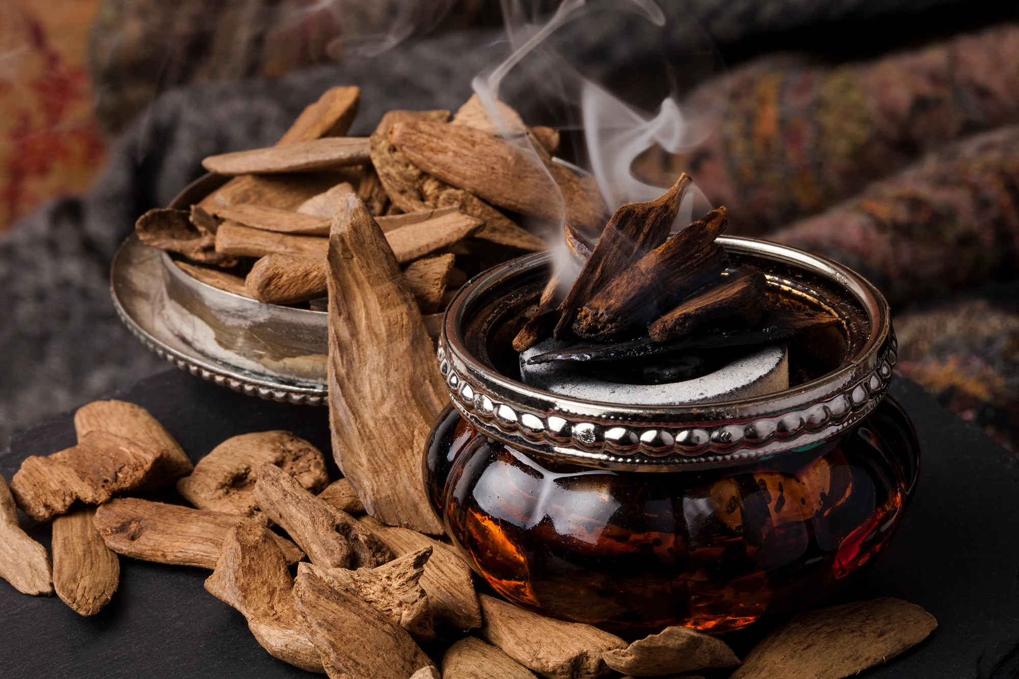 The Ultimate Guide to Oud Fragrances: Luxury Scents for 2025